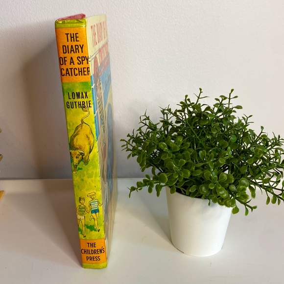 Vintage Book “The Diary of a SpyCatcher” by Lomax Guthrie - Picture 2 of 2